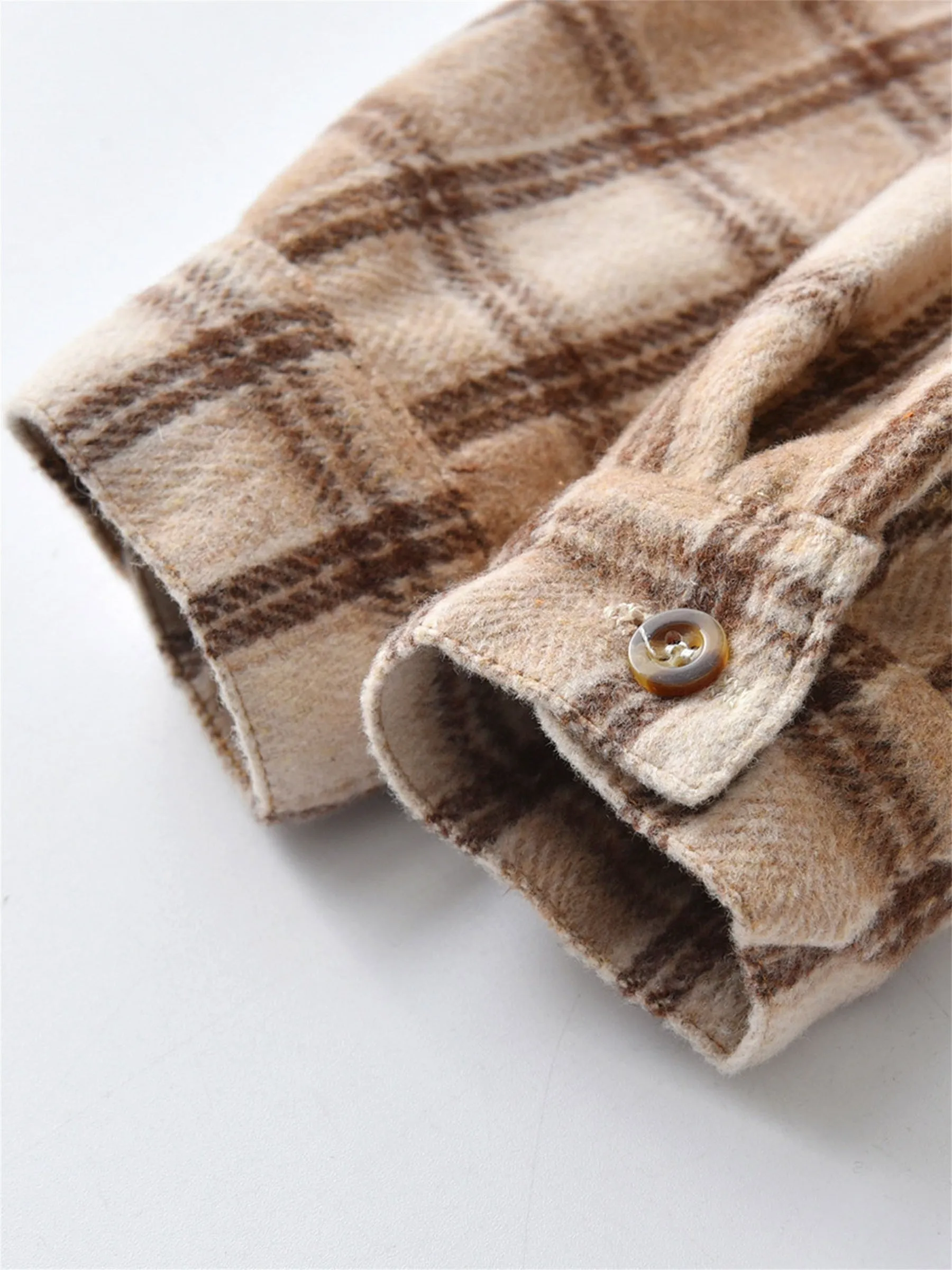 Boys' Casual Hooded Plaid Shirt for Autumn and Winter" Description: "Stay warm and stylish this autumn and winter wit