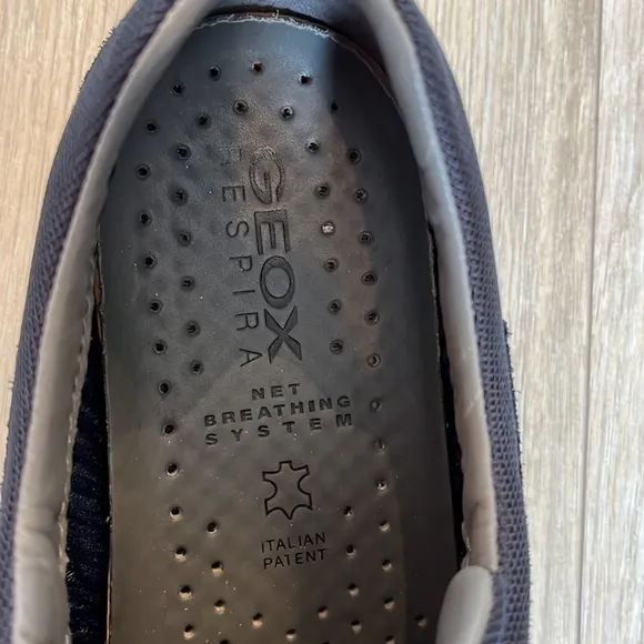 Geox Nebula Men’s Lightweight Slip On Oxford Sneaker in Navy Blue, Size 8.