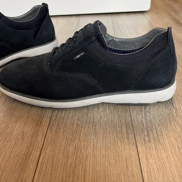 Geox Nebula Men’s Lightweight Slip On Oxford Sneaker in Navy Blue, Size 8.