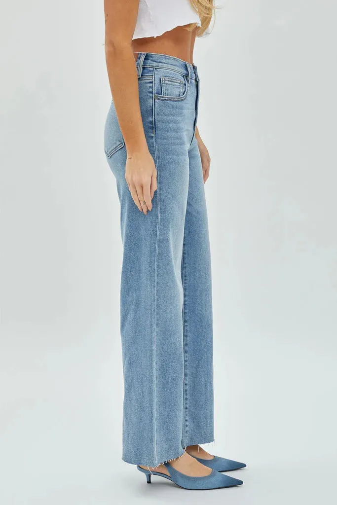 Hidden Jeans Logan Dad Jean in Medium Wash