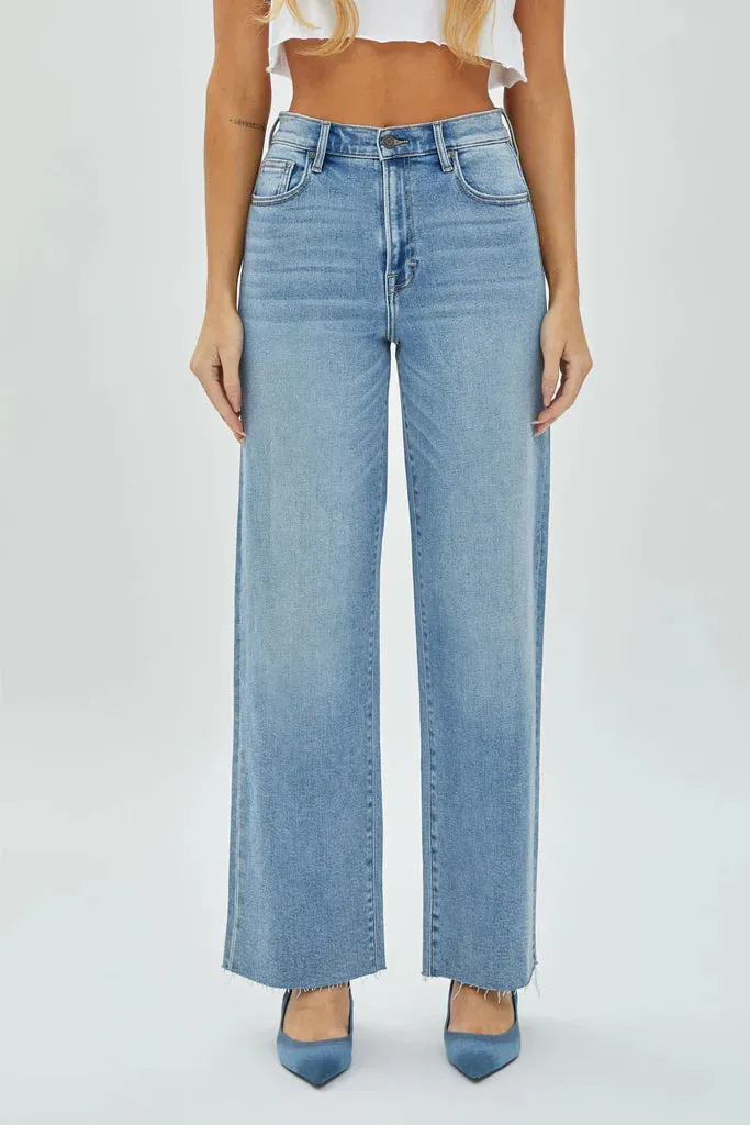 Hidden Jeans Logan Dad Jean in Medium Wash
