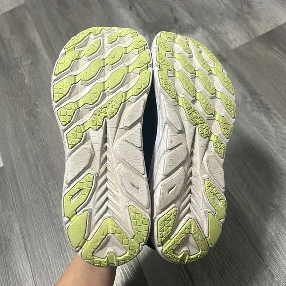 HOKA One One Clifton 8 Men's Running Shoes/ size 9.5