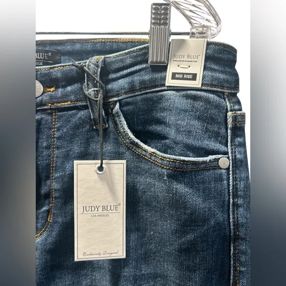 Judy Blue MR Slim Fit Ankle Cropped Blue Jeans with Distressed Details