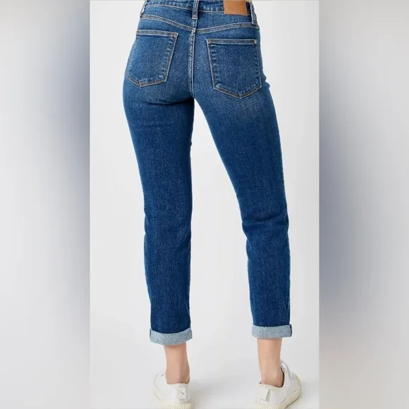 Judy Blue MR Slim Fit Ankle Cropped Blue Jeans with Distressed Details