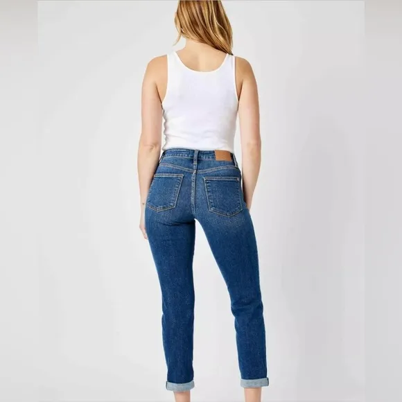 Judy Blue MR Slim Fit Ankle Cropped Blue Jeans with Distressed Details