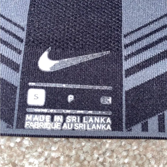 Nike Flyknit‎ Sports Bra Size Small