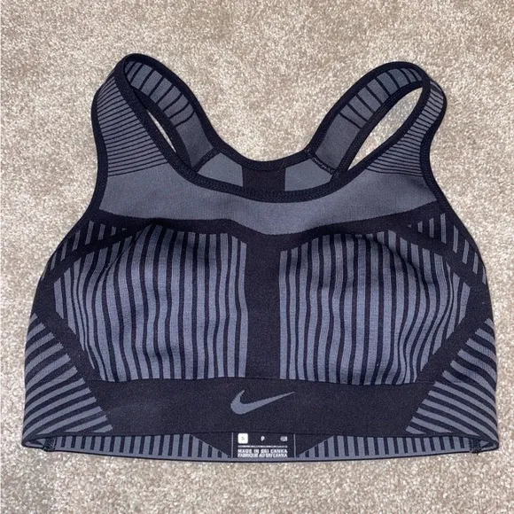 Nike Flyknit‎ Sports Bra Size Small