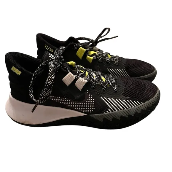 Nike Kyrie Flytrap V5  Basketball Shoe Black White Green Kids Youth Size 4