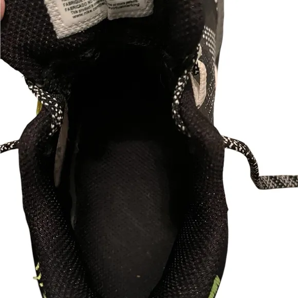 Nike Kyrie Flytrap V5  Basketball Shoe Black White Green Kids Youth Size 4