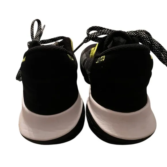 Nike Kyrie Flytrap V5  Basketball Shoe Black White Green Kids Youth Size 4