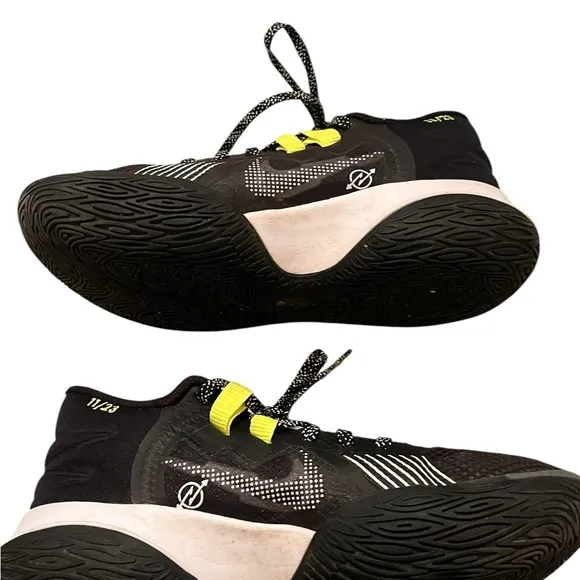 Nike Kyrie Flytrap V5  Basketball Shoe Black White Green Kids Youth Size 4