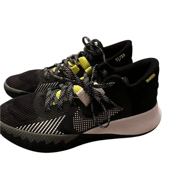 Nike Kyrie Flytrap V5  Basketball Shoe Black White Green Kids Youth Size 4