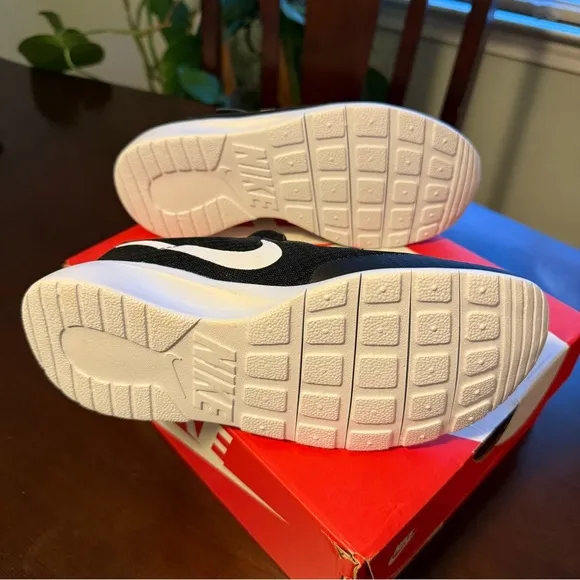 Nike Tanjun EasyOn Sneakers