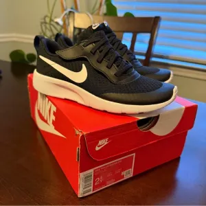 Nike Tanjun EasyOn Sneakers