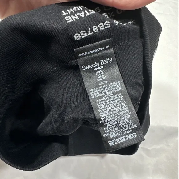 NWT $44 Sweaty Betty [ Medium ] Stamina Racerback Sports Bra‎ in Black