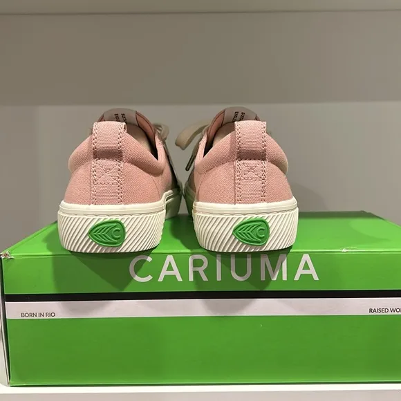 NWT Cariuma Oca Low Canvas Sneaker Color: Rose Size: Women’s 7.5