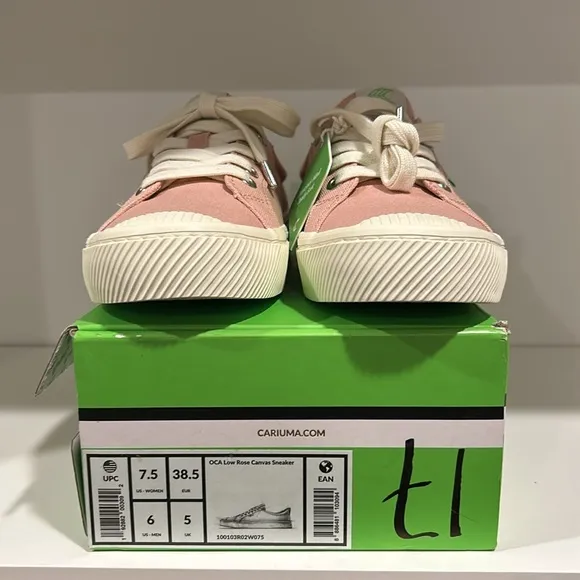 NWT Cariuma Oca Low Canvas Sneaker Color: Rose Size: Women’s 7.5