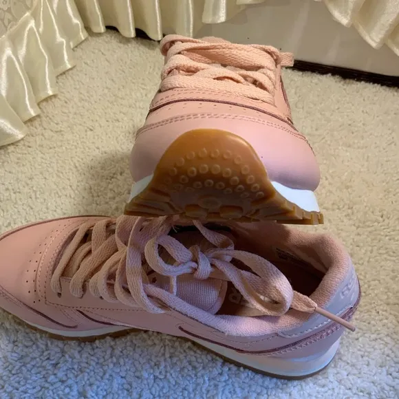 REEBOK 1983 ALTER THE ICONS GIRLS LEATHER SNEAKERS
