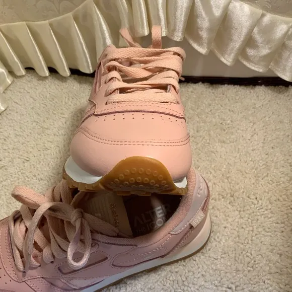 REEBOK 1983 ALTER THE ICONS GIRLS LEATHER SNEAKERS