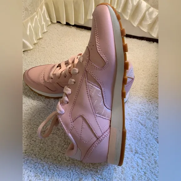 REEBOK 1983 ALTER THE ICONS GIRLS LEATHER SNEAKERS