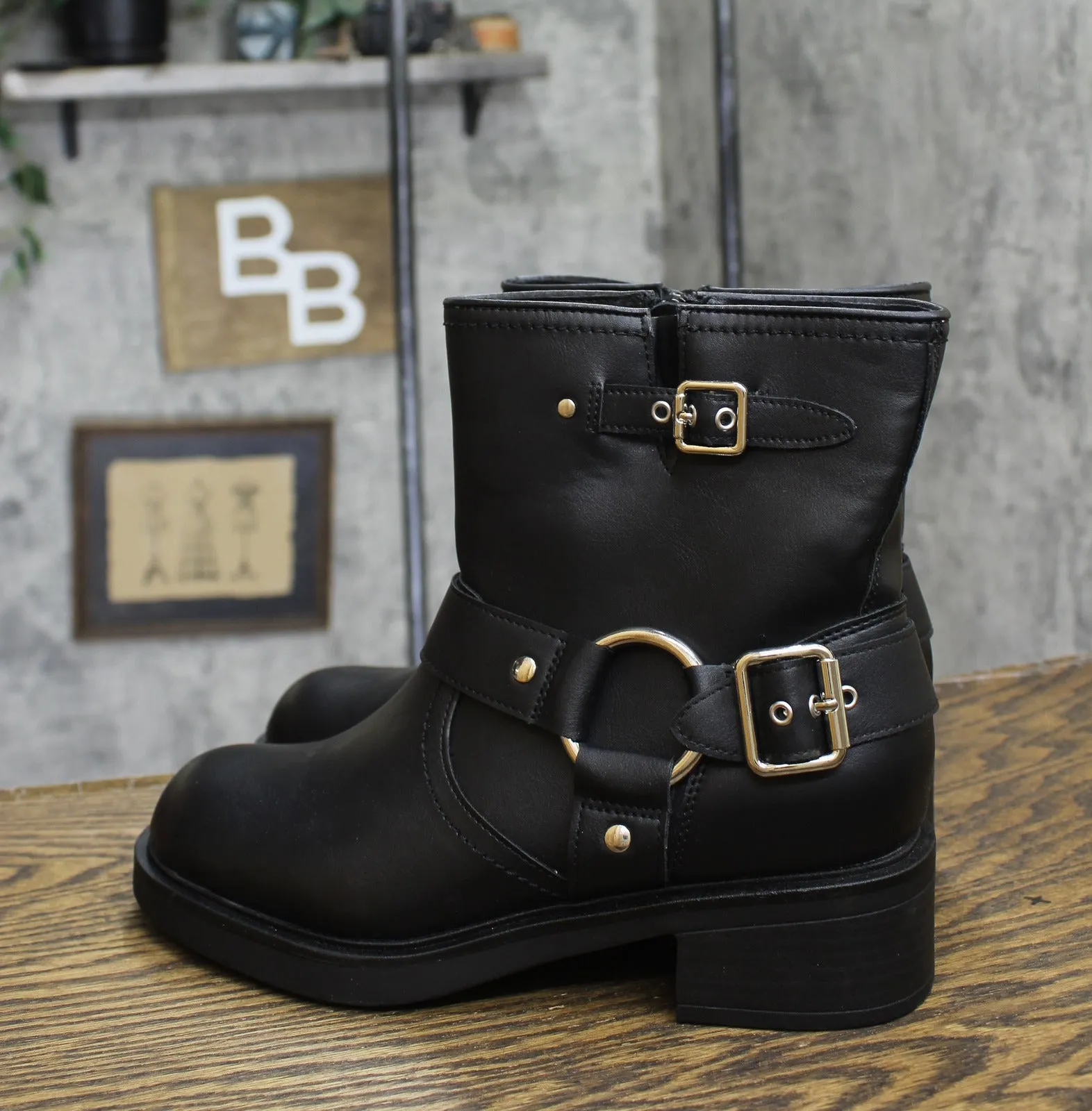 Universal Thread Womens Connor Harness Wide Width Buckle Ankle Boots Black 8.5W
