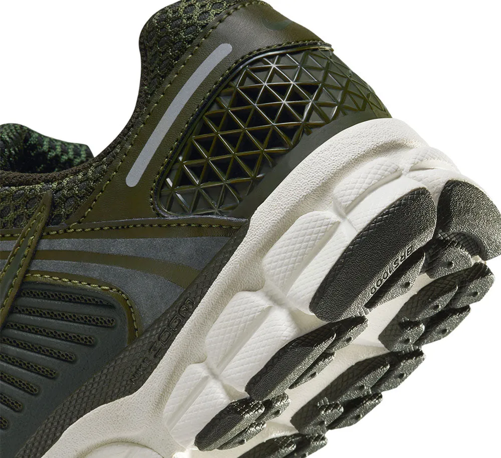WOMENS NIKE VOMERO 5
